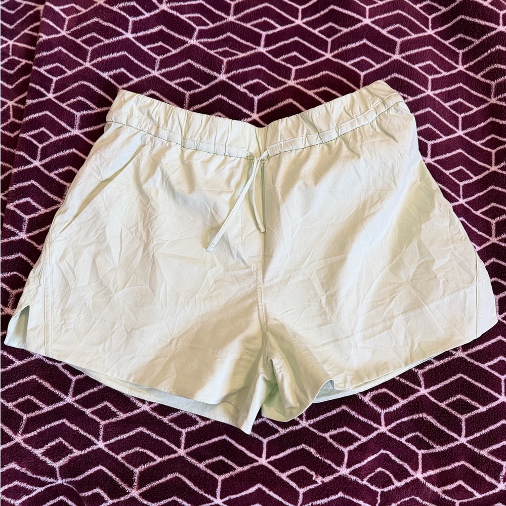 Lululemon Women's Light Green Shorts